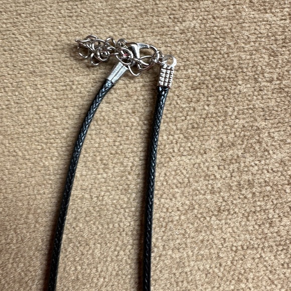 Black cord choker with sun charm - Picture 4 of 9